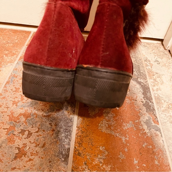 👢Beautiful Fur Top, Fur Lined Burgundy Slip On Boots! - Picture 8 of 13